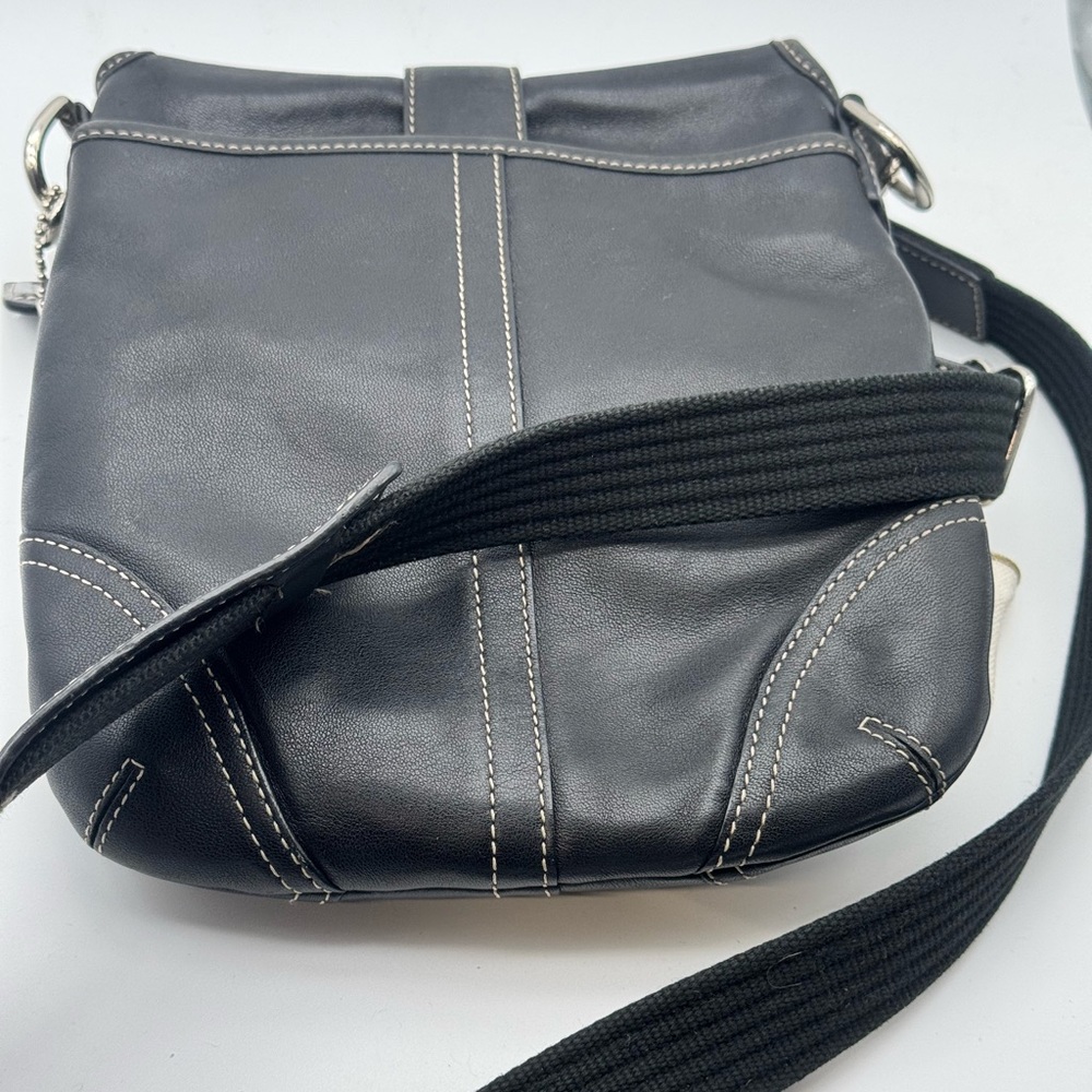 Vintage Coach Soho Black Leather Buckle Flap Adjustable Strap Crossbody 8480 - Picture 2 of 16